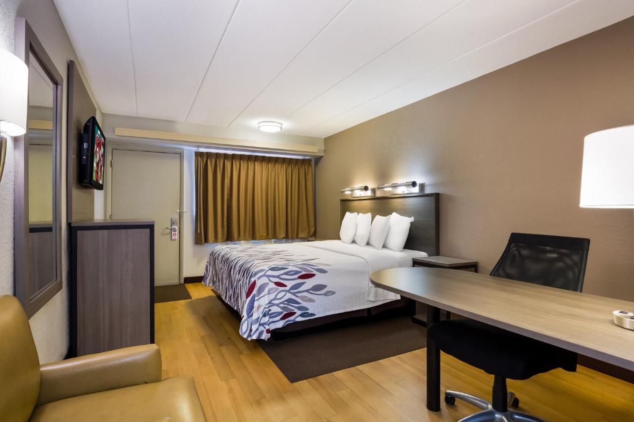 Red Roof Arena Motel 2*