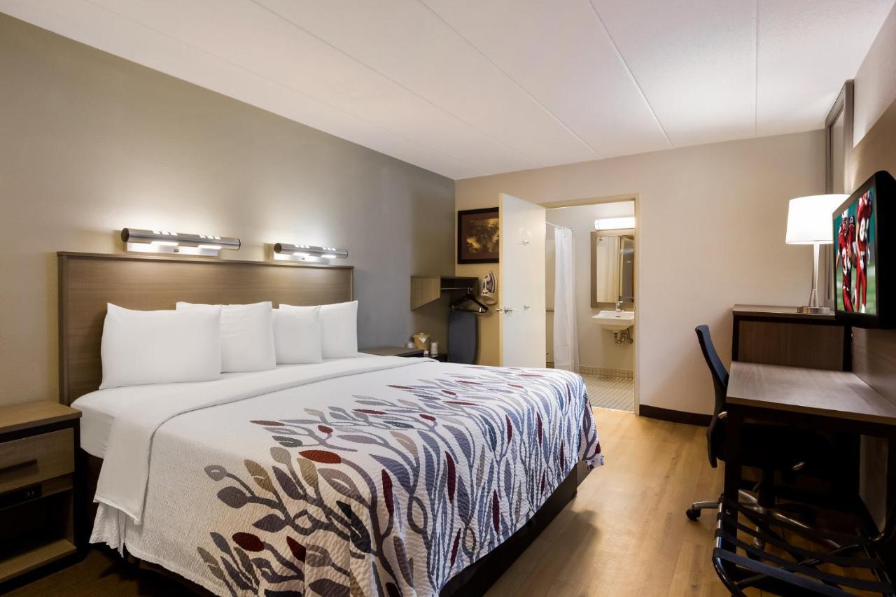 Red Roof Arena Motel 2*